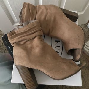 Tan Suede Ankle Booties 🍃